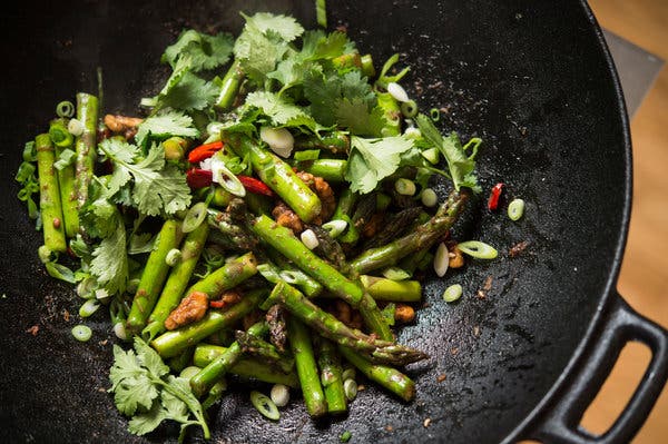 Wok-Fried Asparagus With Walnuts