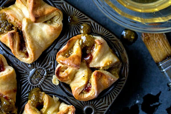 Pistachio, Rose and Strawberry Buns