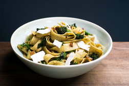 Image for Whole-Wheat Fettuccine With Spicy Broccoli Rabe