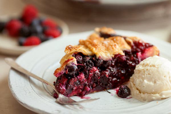 Gingery Mixed Berry Pie