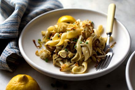 Pasta With Roasted Cauliflower and Blue Cheese