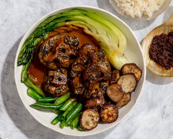 Oxtail Stew in Peanut Sauce (Kare-Kare)