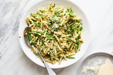 Pasta With Green Beans and Almond Gremolata