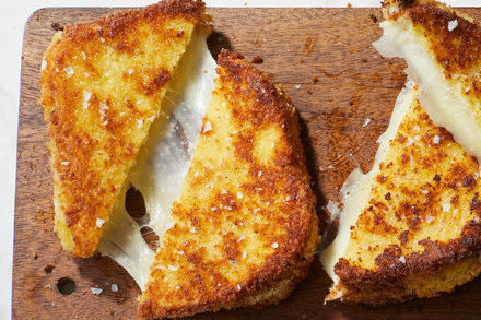 Image for Mozzarella in Carrozza (Fried Mozzarella Sandwiches)