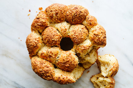 Image for Cheesy Garlic-Potato Monkey Bread