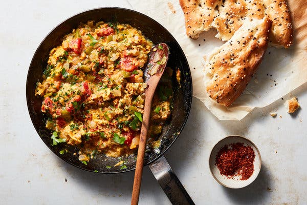 Menemen (Turkish Scrambled Eggs With Tomato)