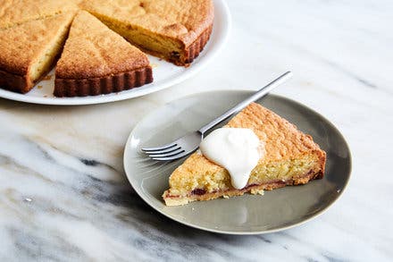 Bakewell Tart With Cranberry Sauce
