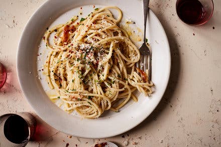 Midnight Pasta With Roasted Garlic, Olive Oil and Chile