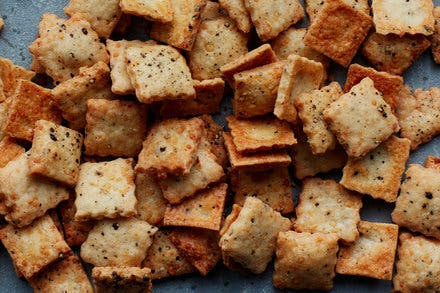 Cacio e Pepe Crackers