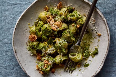 Broccoli-Walnut Pesto Pasta