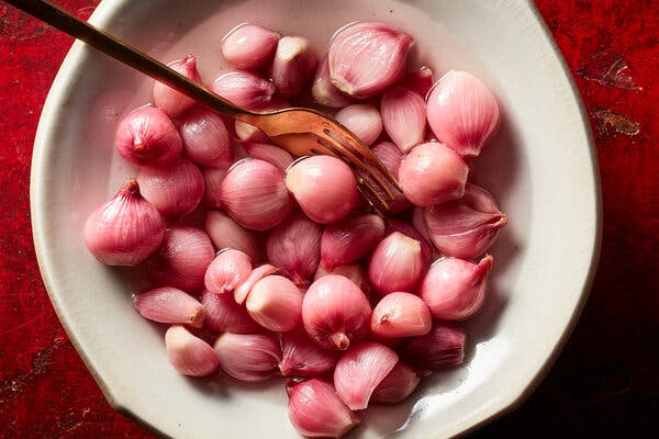 Dua Hanh (Pickled Shallots)