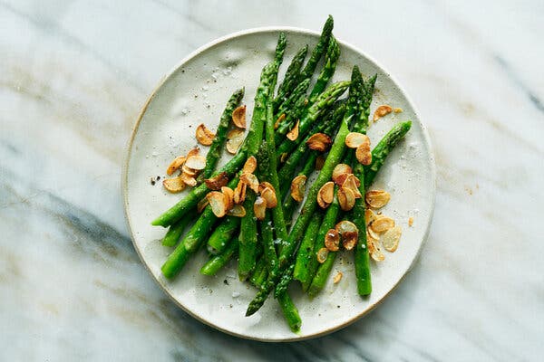 Pan-Seared Asparagus With Crispy Garlic