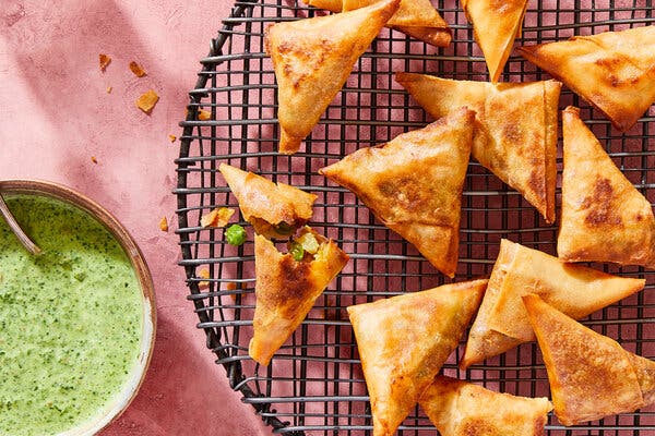 Aloo Samosas (Potato Samosas)