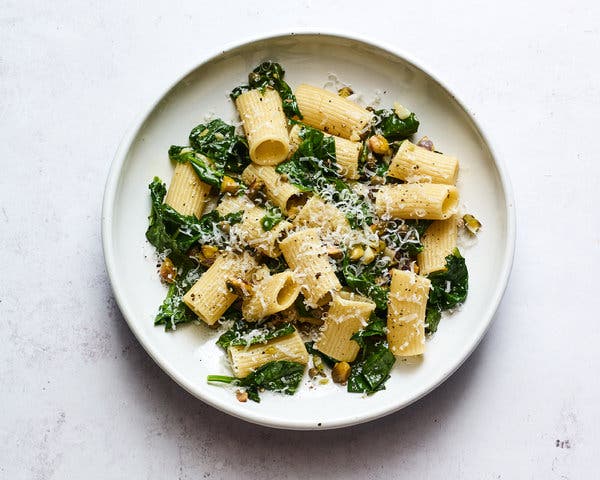 Pasta With Garlicky Spinach and Buttered Pistachios