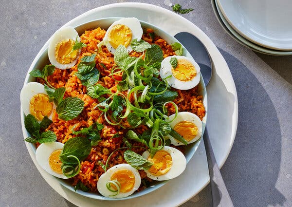 Dami-yeh Gojeh Nokhod Farangi (Tomato-Egg Rice)