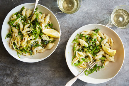 Image for Crème Fraîche Pasta With Peas and Scallions