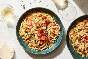 Linguine and Clams With Fresh Red Sauce