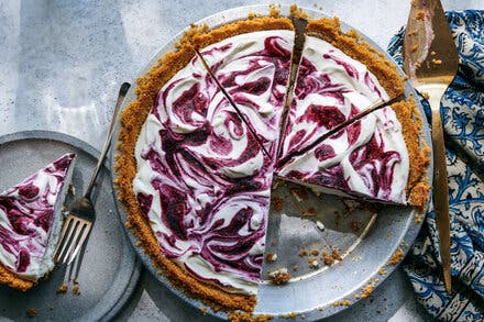 Blackberry Frozen Yogurt Pie With Cracker Crust