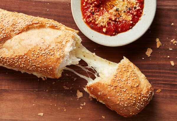 Cheesy Bread With Marinara