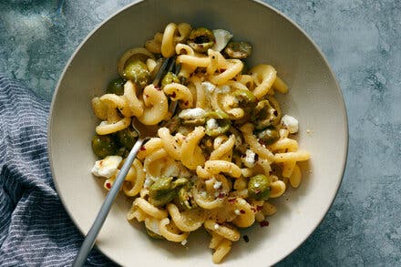 Pasta With Feta and Green Olives