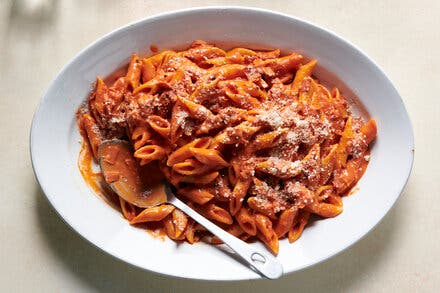 Penne al Baffo (Creamy Tomato-Ham Pasta)