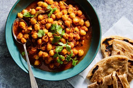 Chole (Tangy Chickpeas With Tomatoes and Black Tea)