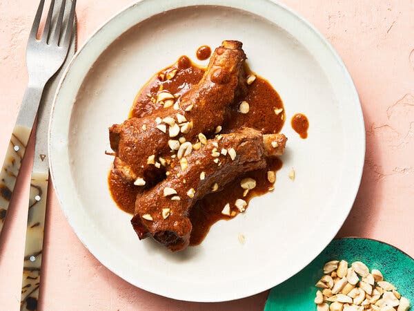 Encacahuatado de Costillas de Cerdo (Pork Ribs in Peanut-Chile Sauce)