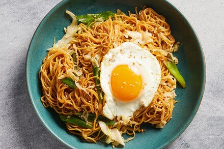 Soy Sauce Noodles With Cabbage and Fried Eggs