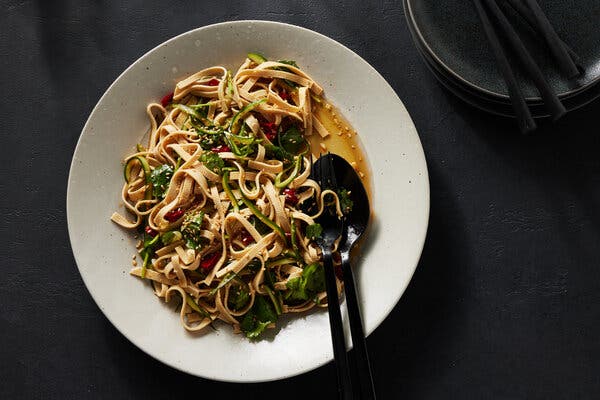 Liángbàn Gāndòufusī (Shredded Tofu Salad)