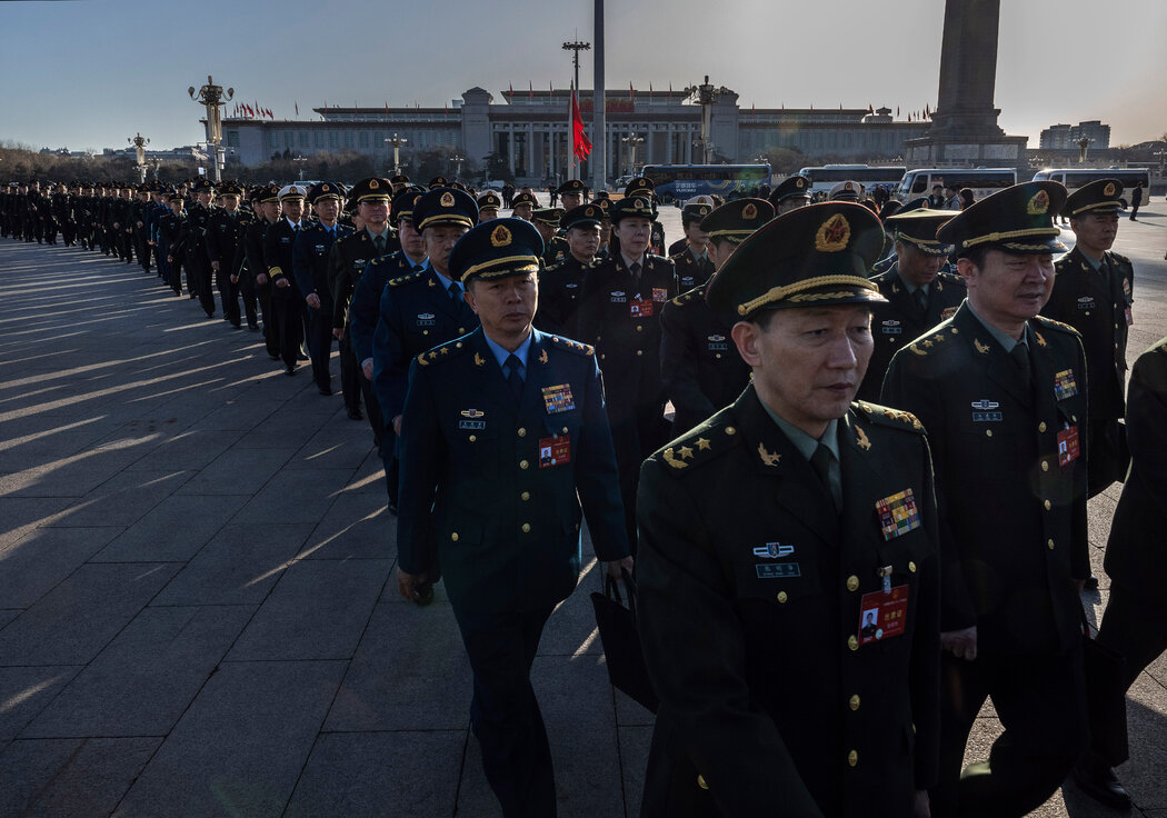 軍隊代表抵達人民大會堂，攝於週五。