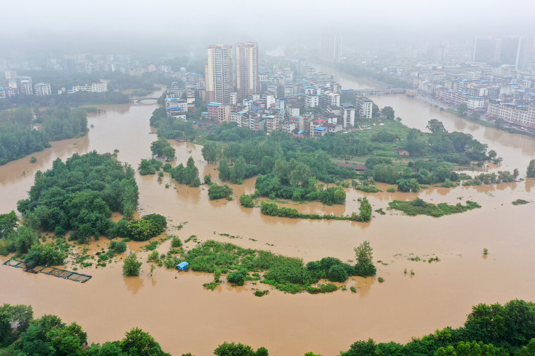 週二，洪水淹沒了中國南部廣西壯族自治區桂林市全州縣的低洼地區。