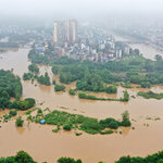 中国南方暴雨引发洪灾，至少九人死亡