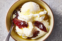 Image for Ice Cream With Olive Oil and Dates 
