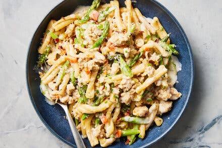 Pasta With Chicken and Asparagus Ragu 