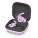 Skutečně bezdrátová sluchátka Beats Fit Pro zobrazená před kapesním nabíjecím pouzdrem.