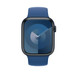 45 mm kasa Apple Watch ve Digital Crown ile birlikte gösterilen Okyanus Mavisi Solo Loop.