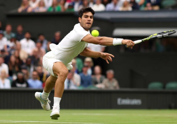 Alcaraz Handles Humbert for Second Wimbledon Quarterfinal 