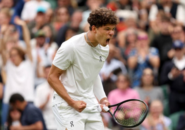 Shelton Matches Dad's Mark, Eager to Face Sinner at Wimbledon  