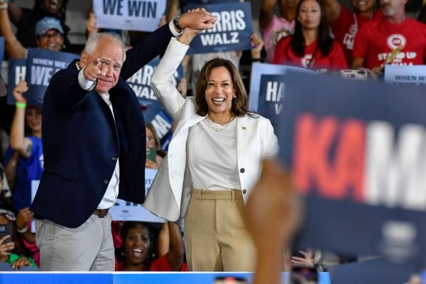 Featured image for post: Harris and Walz Barnstorm Across Battleground States