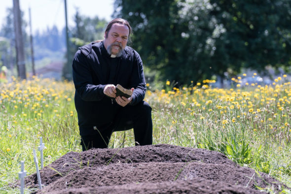 Ghost Wars TV show on Syfy: canceled, no season 2 (canceled or renewed?); Pictured: Vincent D'Onofrio as Father Dan Carpenter