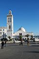 Vue une mosquée blanche.