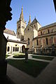 La collégiale vu de son cloître.