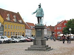 Køge Torv dengan tugu Frederick VII