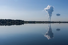 Cospudener See mit Kraftwerk Lippendorf