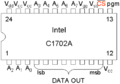 Le brochage de la puce Intel C1702A. La patte 14 est le Chip Select, actif quand il est à 0 V.