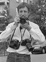 Bert Verhoeff ověšený fotoaparáty