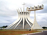 D'Kathedral vu Brasilia. Architekt: Oscar Niemeyer.