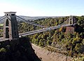 Ang Clifton Suspension Bridge, sa Bristol, Inglatera, ng sikat na inhinyerong si Isambard Kingdom Brunel