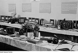 Fotothek df roe-neg 0006229 024 Blick in den Ausstellungsraum.jpg