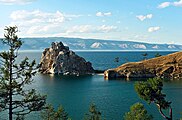 Lago Baical, o maior em volume de água, idade e profundidade em todo o mundo.[148]